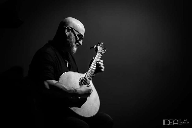 Porto: The highest-rated traditional fado concert (downtown) - The show format: about 12 fados, plus two instrumental Portuguese-guitar pieces