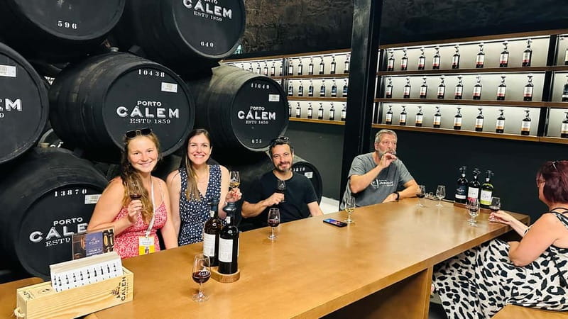 Porto to Gaia Experience: City Walk and Wine Cellars - Starting at Igreja da Santíssima Trindade and getting your bearings fast