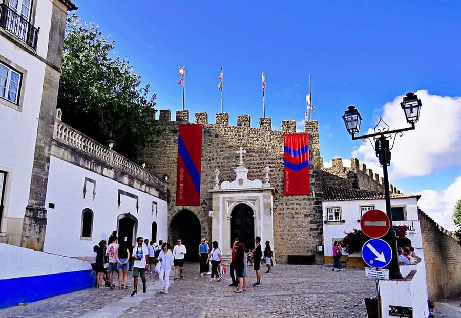 Porto to Lisbon with Aveiro-Coimbra-Fátima-Nazaré-Óbidos - Timing and pacing: 3 to 9 hours, built around about one hour per stop