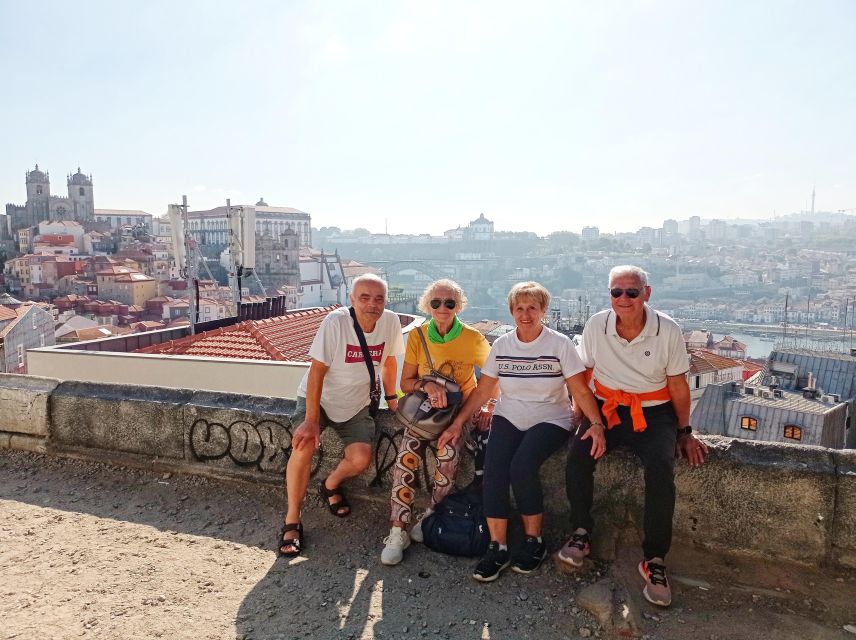 Porto tour with Port Wine tasting in a hidden wine cellar! - Sé do Porto and the cathedral area: where the walking route makes sense