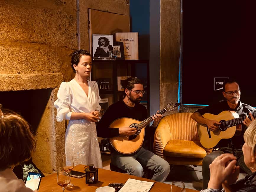 Porto: Traditional Fado Show with Welcome Drink - After the Concert: Meeting the Musicians