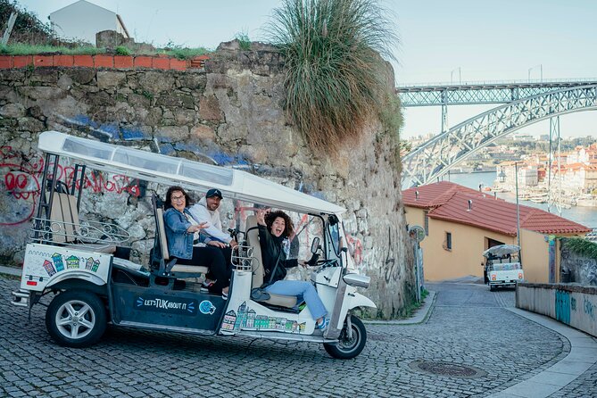Porto Tuk Tuk: Clérigos, Seaside & Viewpoints - with Options - Fontainhas Viewpoint: where Porto’s hills start making sense