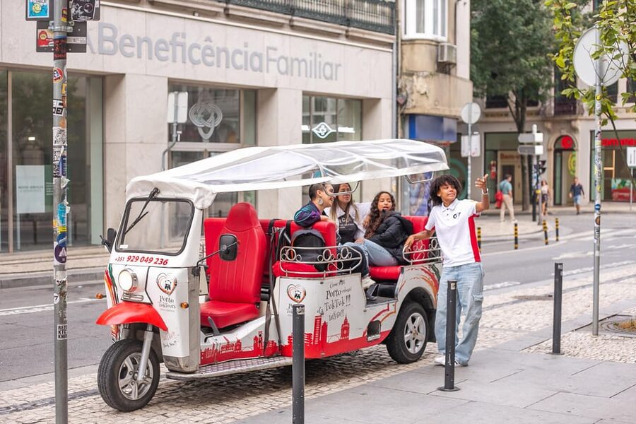 Porto: Tuk tuk Tours with Port Wine Tasting - Duration choices, from quick orientation to full day Porto and coast