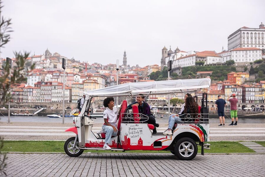 Porto: Tuk tuk Tours with Port Wine Tasting - Ribeira lanes and Douro views, without the hill tax