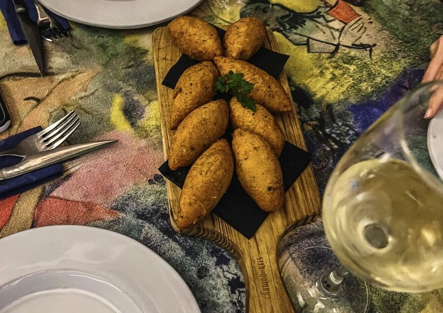 Porto: Walking Dinner Tour with Family-Owned Restaurants - How the guide changes the whole experience