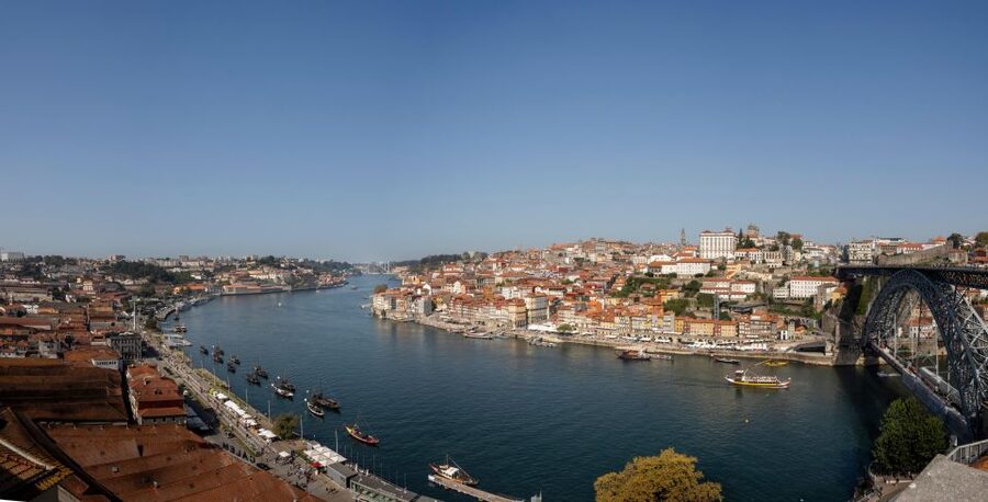 Porto: Walking Tour, Lello Bookshop, Boat and Cable Car - Guides, pace, and how to get the most out of a mixed-activity tour
