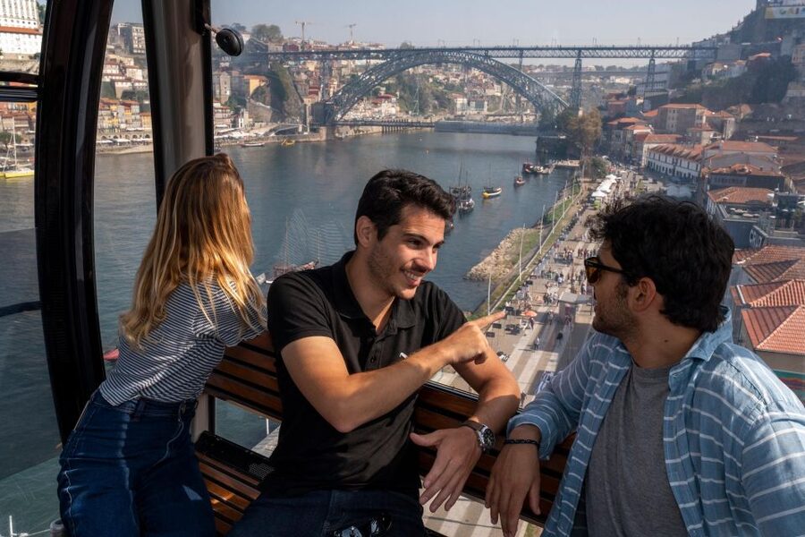 Porto: Walking Tour, Lello Bookshop, Boat and Cable Car - Where you start and where you end, so you can plan your afternoon