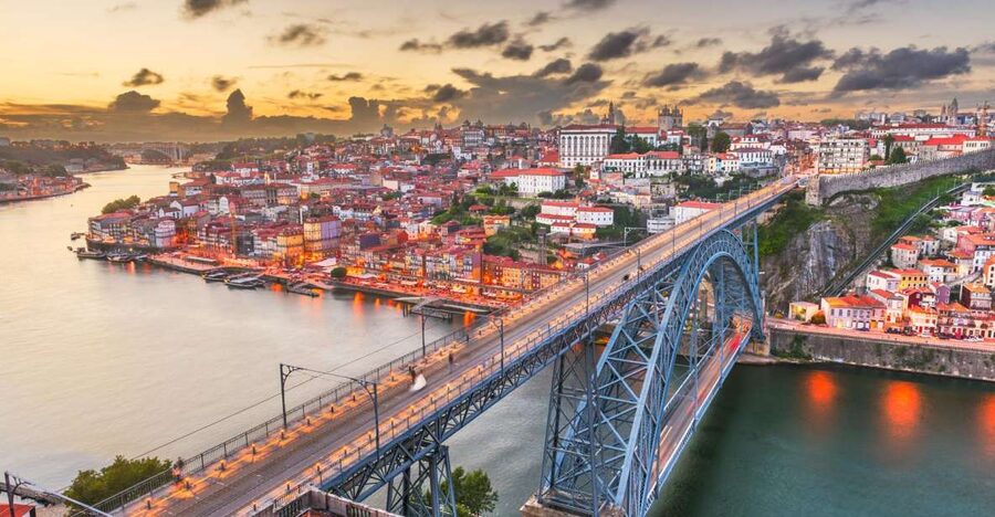 Porto Walking Tour of the city centre in small-groups - Key highlights you will feel right away