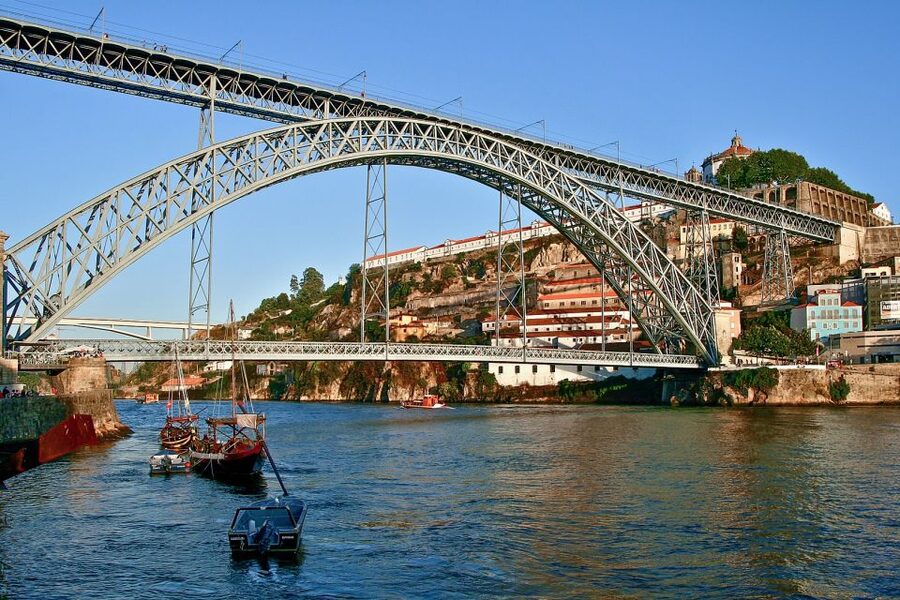 Porto Walking Tour of the city centre in small-groups - Porto Cathedral finish: a meaningful wrap-up at the end point