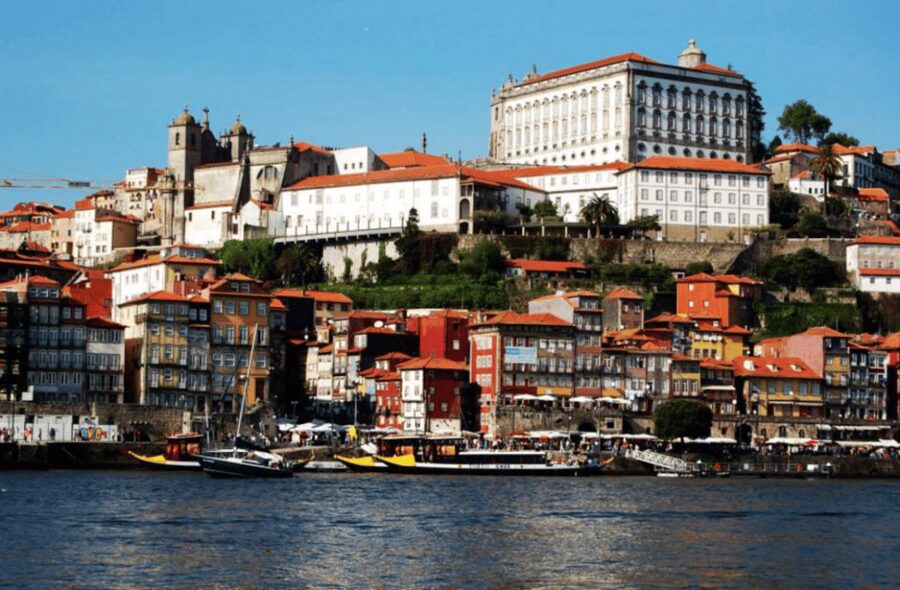 Porto: Wine Tasting With Snack Walking Tour - What you get for $55: value that comes from the structure
