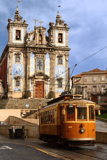 Porto: Wine Tasting With Snack Walking Tour - Your first tasting stop: cheese, charcuterie, and Vinho Verde