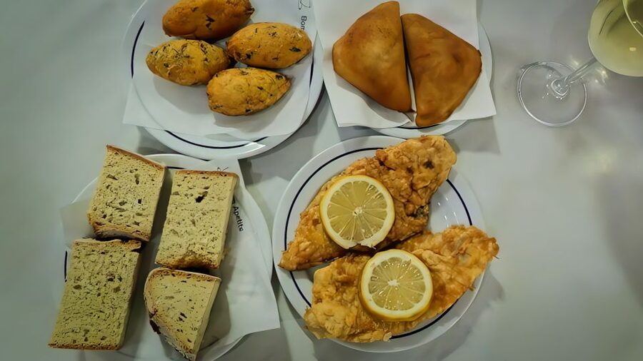 Porto: Wine Tour & One Hour Fado Show | All Included - Century-old student café aperitif and a short guide story (20 minutes)
