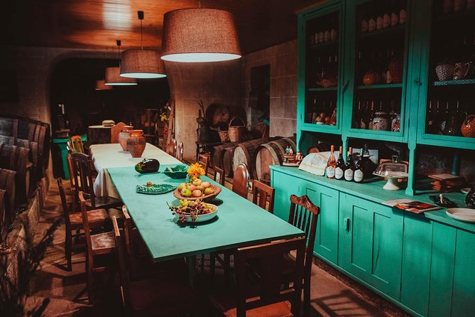 Premium Private Vinho Verde Tour:3 Wineries with Tastings & Lunch - Why vinho verde feels different when you do it from Porto