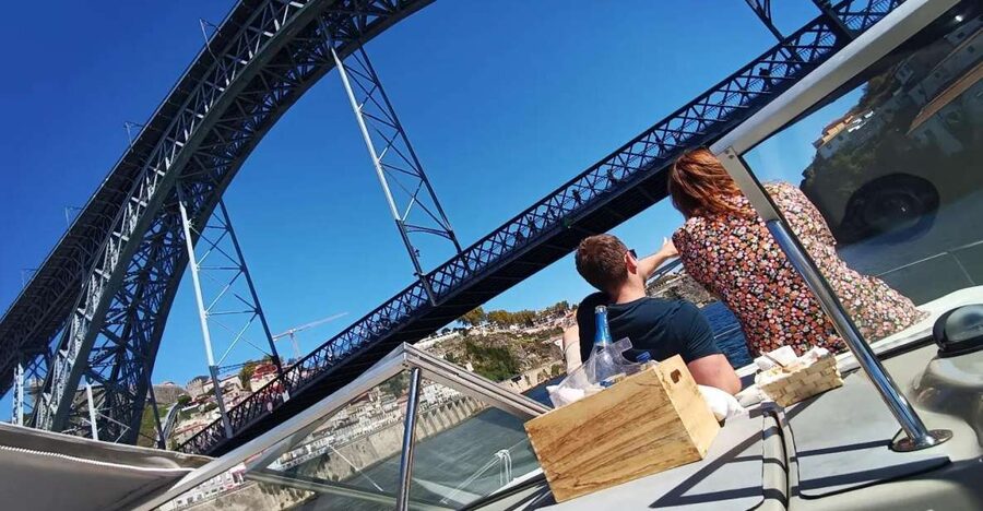 Private Boat Trip for 2 with Tasting in Porto -Sunset Option - Gondomar, the Douro River, and the Douro Ecological Reserve: the quieter stretch
