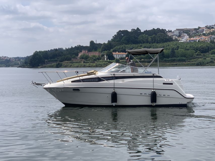 Private Cruise in Rio Douro - 2 hours - Up to 8 Passengers - The Bayliner Ciera 24 setup, comfort you’ll actually notice
