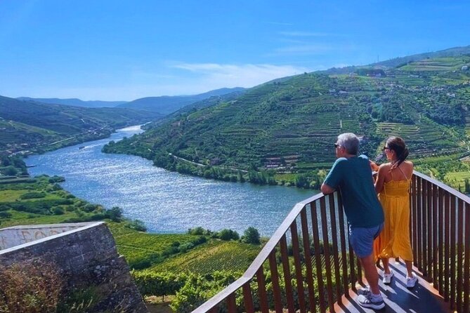 Private Douro 4x4 Adventure from Porto with Deluxe Pic nic - Getting started in Porto, pickup that actually helps