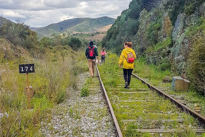 Private Douro and Porto 4x4 Tour with Wine Tasting and Boat Trip - Favaios and the Wine-Village Feeling