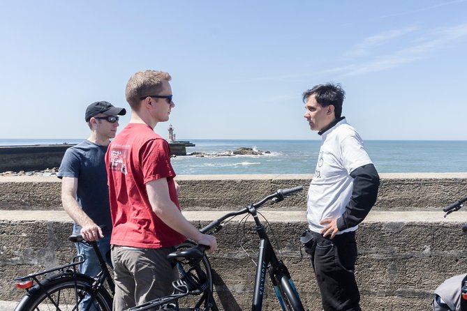Private e-Bike Tour in Porto – Explore Riverside, Beaches & Parks - Getting going at Biclas & Triclas, with bikes, helmets and water