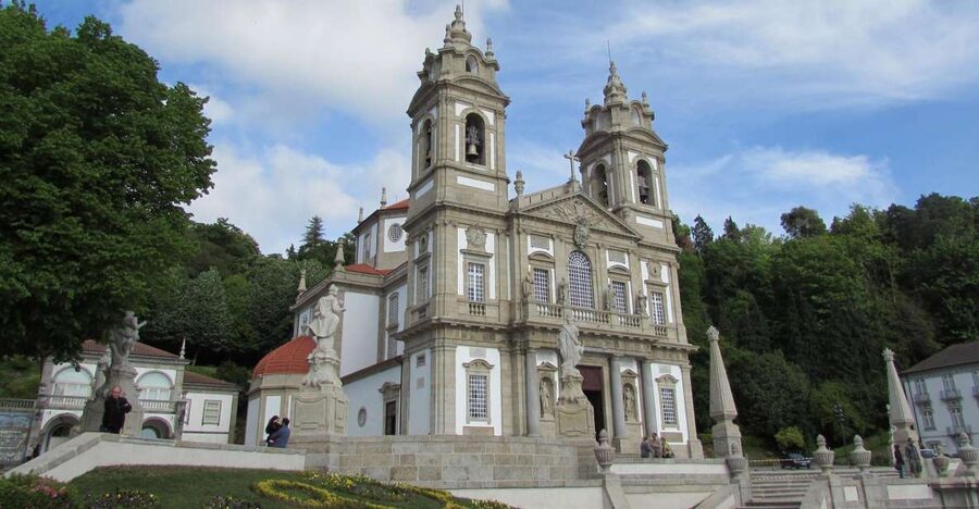 Private Half-Day Braga City Tour - Languages and guide experience, what you can expect