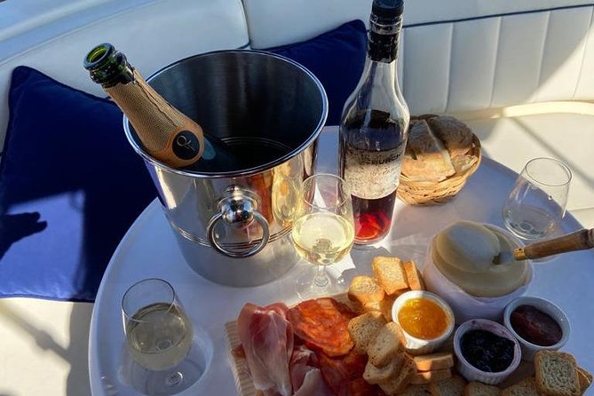 Private tasting in the Douro (1 to 7 people) on a yacht for yourself - Gaia Cellars Across the Water: Why the Navigation Pause Is a Smart Move