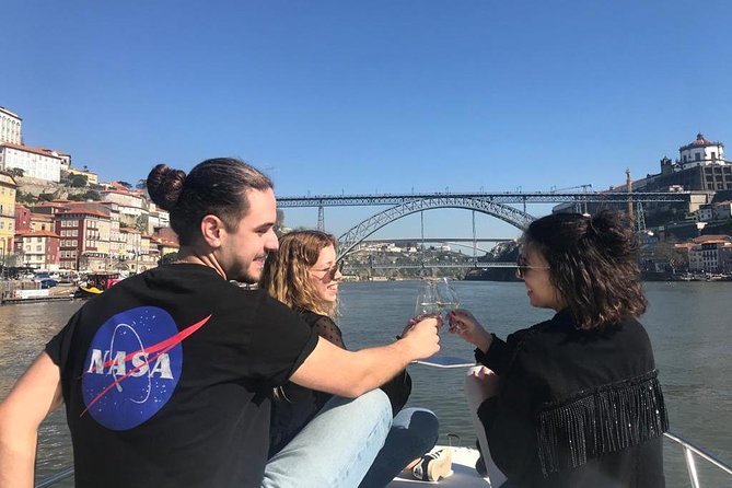 Private tasting in the Douro (1 to 7 people) on a yacht for yourself - Arrábida Bridge to the Atlantic: Old Foz Views You Can Appreciate Without Walking