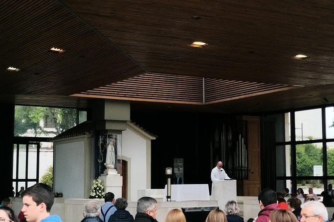 Private Tour to Fátima Sanctuary and the Little Shepherds Houses - Basilica of the Holy Trinity: Local Stone and the Apostle Peter Detail