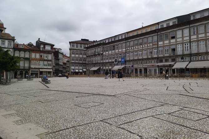 Private Tour to Guimarães and Braga, two incredible cities - Romanesque church and castle viewpoints: the Guimarães “payoff” zone