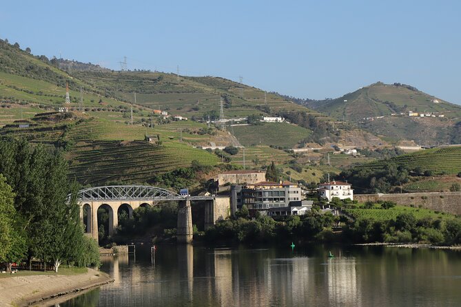 Private tour with 2 wineries and typical harmonized lunch - How this private Douro wine day actually plays out