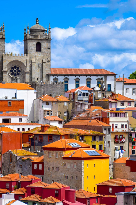 Private Walking Tour, highlights and secrets of Porto - São Bento Station and Porto City Hall, art and power in one stop