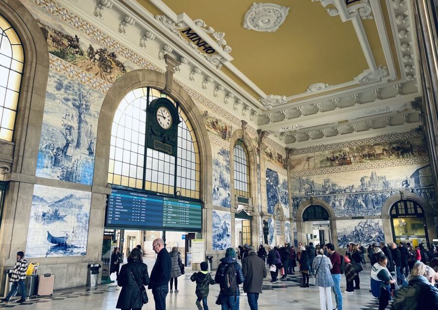 Private Walking Tour in Porto incl. Livraria Lello ticket - Serra do Pilar and the azulejo scale moment