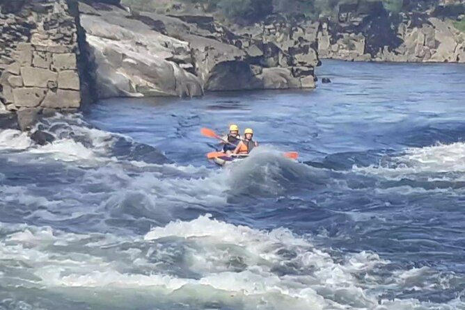 Rafting Experience on the Minho River with Coraltours Minho - Stop at Solar do Alvarinho: the tasting that makes it feel local