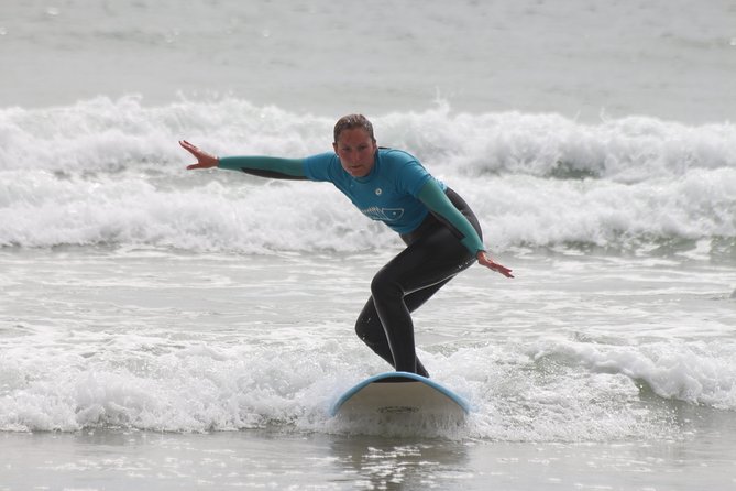 Surf class in Porto - small groups, ideal for beginners - Gear and Safety: Clean Equipment, Clear Rules