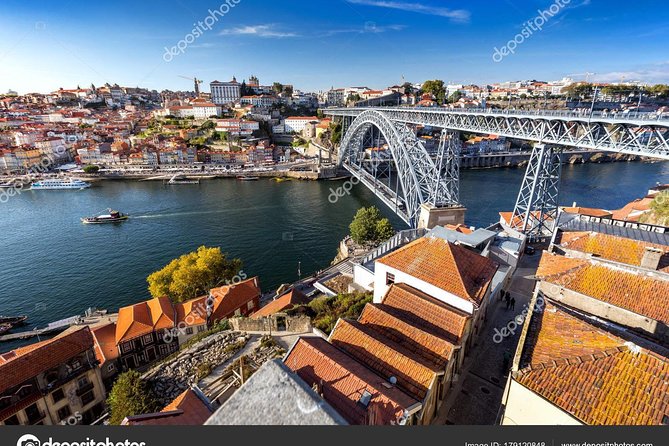 Tour / Transfer Lisbon Porto or Porto Lisbon - Nazaré: panoramic viewpoints, ocean energy, and fast photo strategy