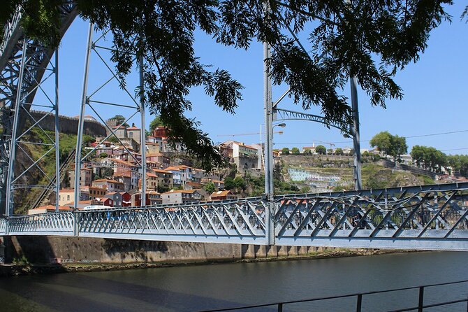 Wine Tasting with Tapas Walking Tour in Porto - Meeting near the Ponte Pênsil, ending at Wine Chalet Porto